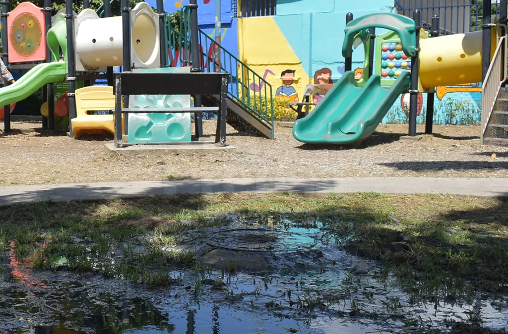 Aguas negras inundan el Paseo de la Música