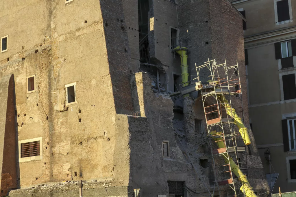 Difícil conservación de los monumentos antiguos en Roma complican el cuidado de su historia