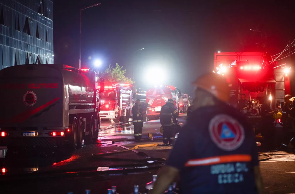 Explosión masiva en Zona Industrial de Argentina deja 15 heridos