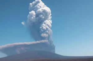 Volcán Hayli Gubbi erupciona tras 10 milenios de calma con cenizas de 14 kilómetros de altura