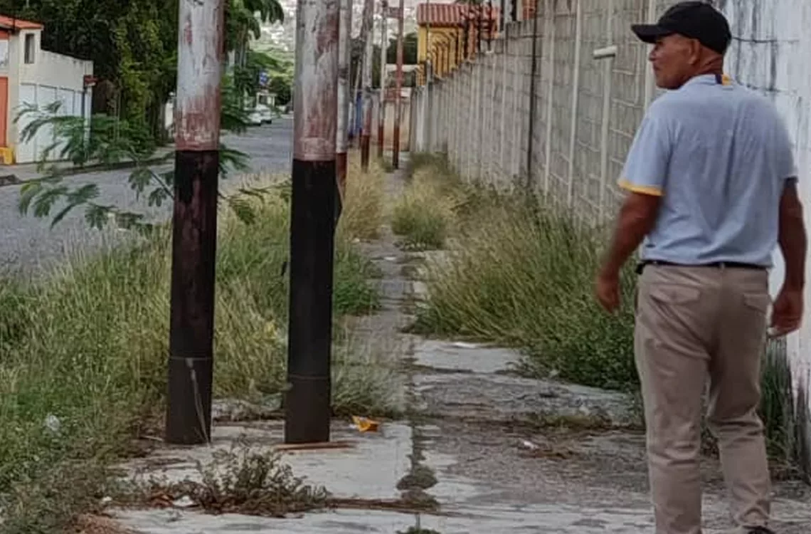 familias del sector Fortunato Orellana piden reasfaltado y agua 