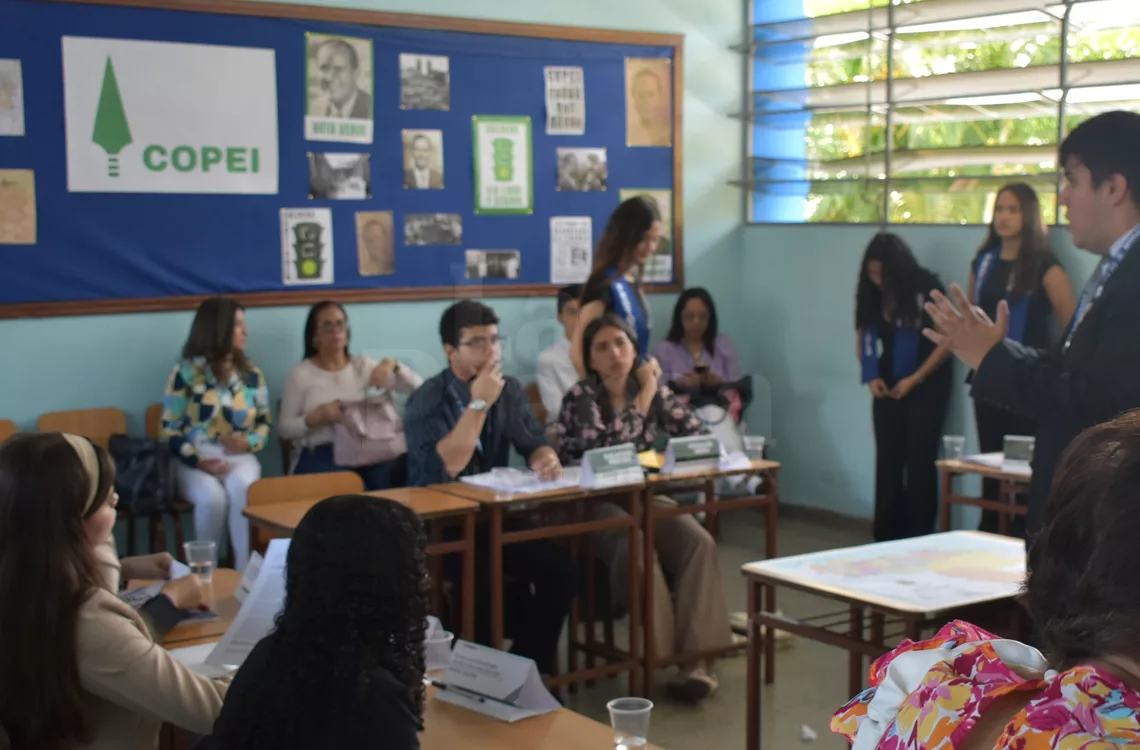 Jóvenes se forman en Modelos de Naciones Unidas para ser líderes en diplomacia