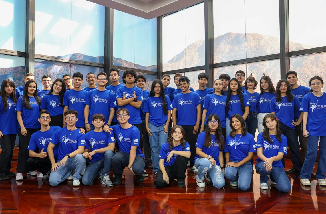 Venezolanos brillan con 16 preseas en Indonesia durante Olimpiada Mundial de Física