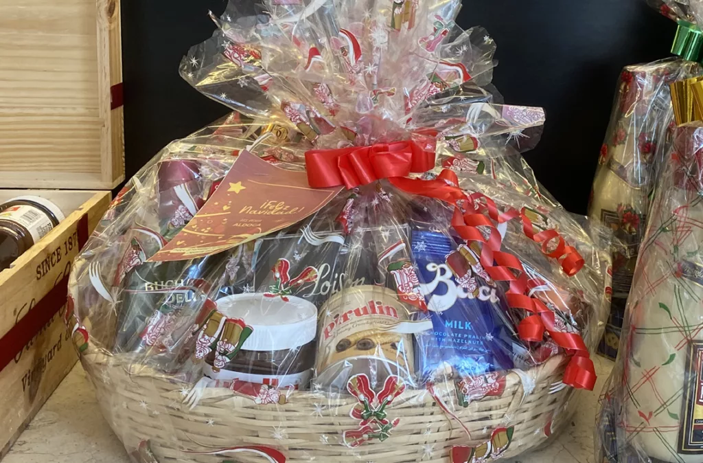 Cestas navideñas: un obsequio de lujo que pasó a la historia por su alto costo