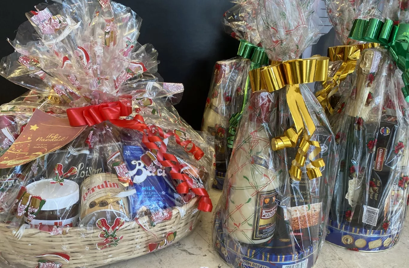 Cestas navideñas: un obsequio de lujo que pasó a la historia por su alto costo Cestas navideñas: un obsequio de lujo que pasó a la historia por su alto costo