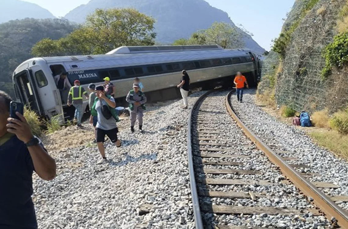Descarrilamiento de Tren Interoceánico deja un saldo de 13 fallecidos y 98 heridos en México