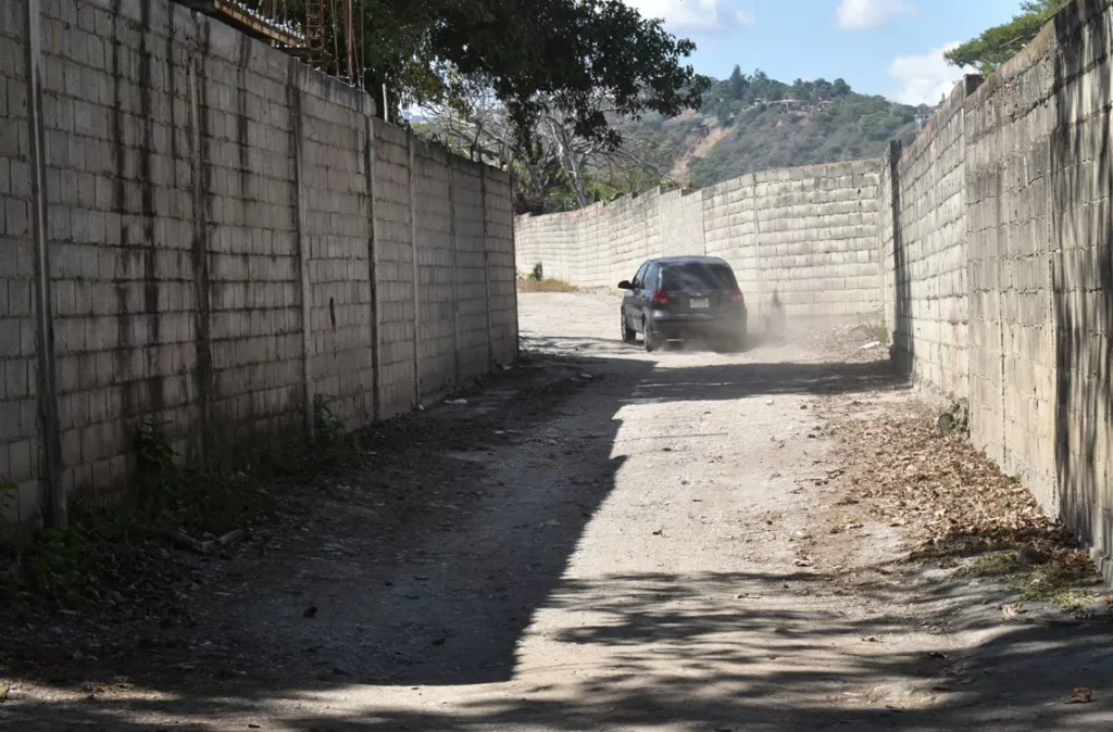 familias de El Peñuzco sin agua y con pésima vialidad