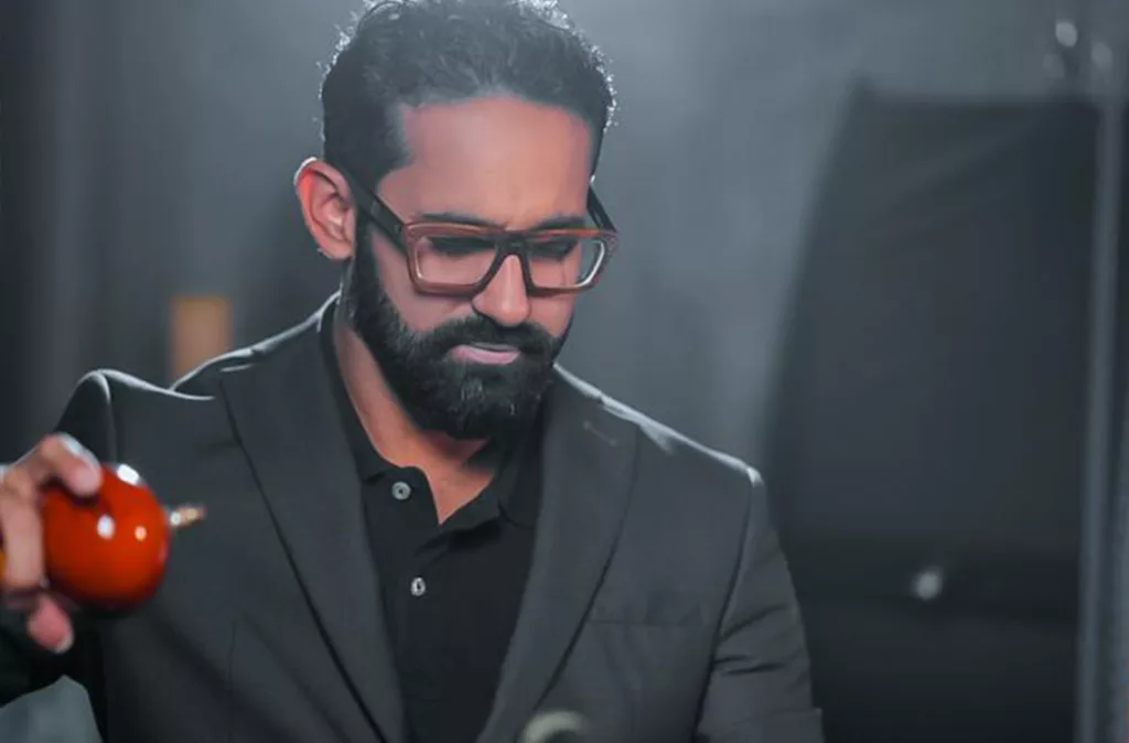 Rangel lleva a la academia el valor popular de las maracas