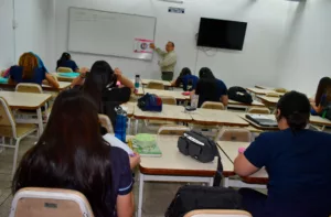 Estudiantes de medicina limitados en formación académica ante la falta de cuerpos