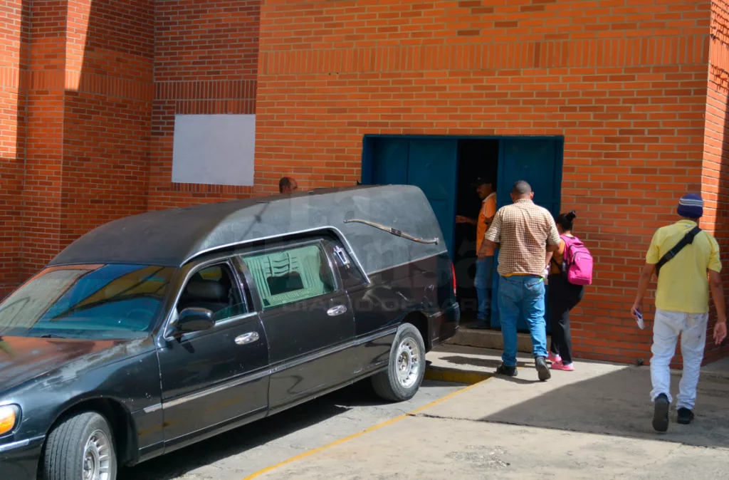 Estudiantes de medicina limitados en formación académica ante la falta de cuerpos