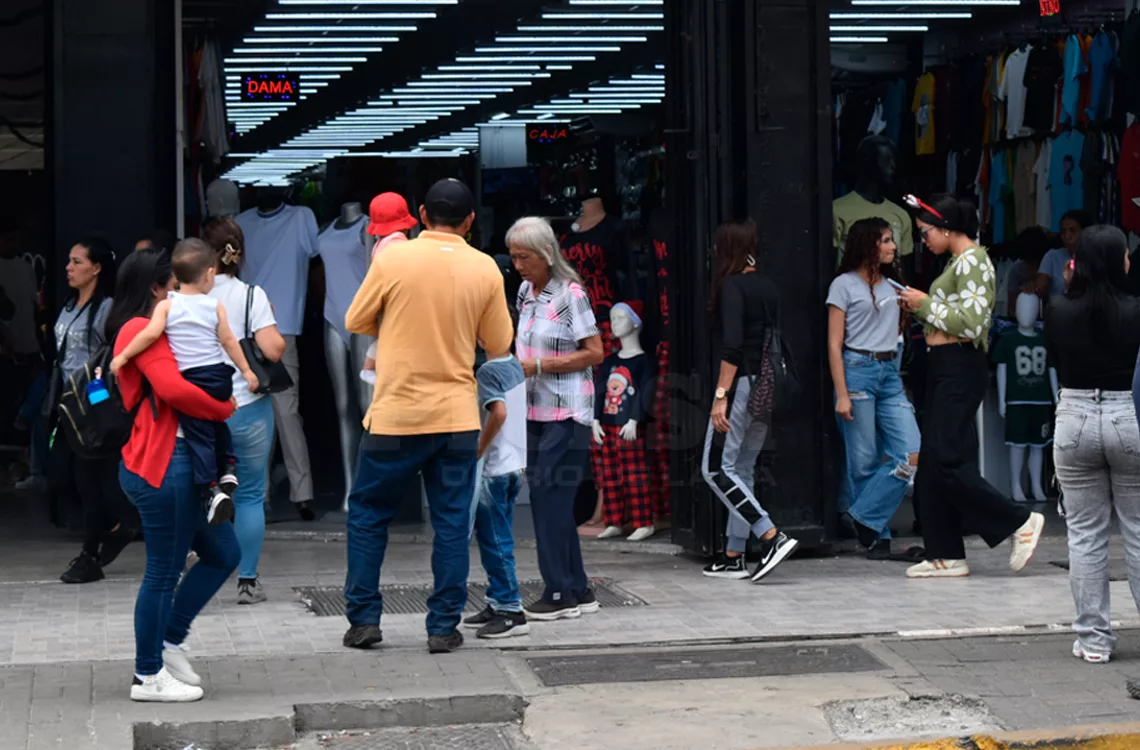 Expertos señalan importancia del control de gastos para minimizar estrés en navidad