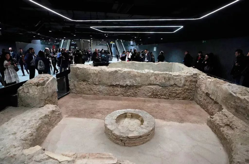 Roma apertura estaciones de metro "museo" bajo las ruinas del Coliseo y Porta Metronia