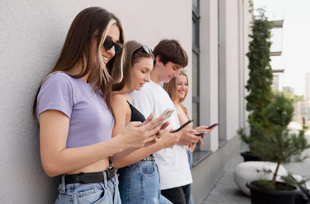 Alerta por el abuso de pantallas: Expertos definen el límite saludable para niños y adolescentes