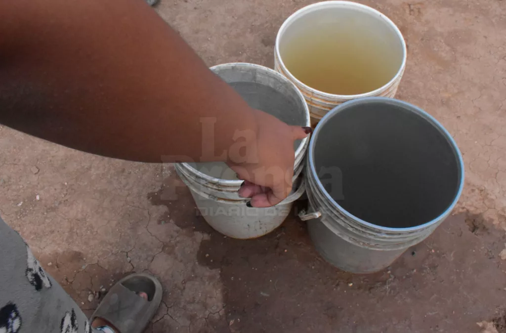 Sector Valles del Sol de Pavia recibe agua turbia y con mal olor 