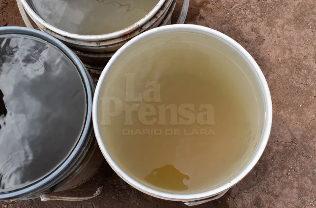 Sector Valles del Sol de Pavia recibe agua turbia y con mal olor 