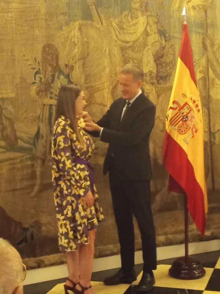 Dra. Beatriz García Carmona recibe Cruz Oficial de Orden Isabel La Católica