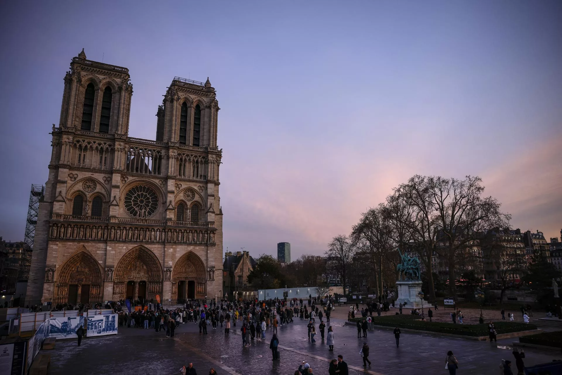 Notre Dame supera a la Torre Eiffel y al Louvre con 11 millones de visitantes tras la reapertura Notre Dame supera a la Torre Eiffel y al Louvre con 11 millones de visitantes tras la reapertura