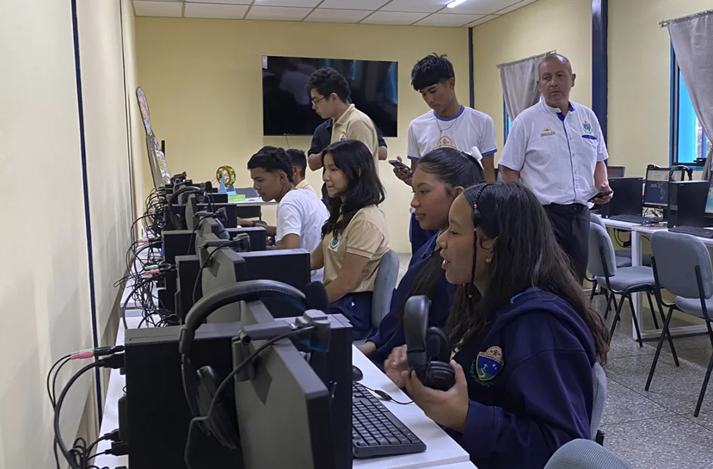 Formación técnica y creativa es impulsada con sala digital en Escuela de Barquisimeto