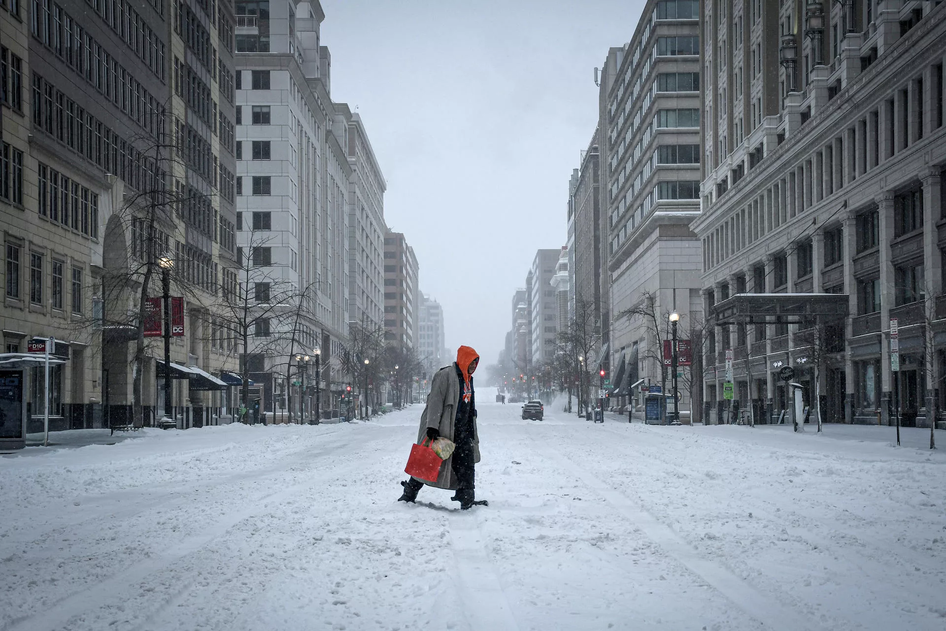 Tormenta invernal azota a dos tercios de EE. UU.: al menos 15 fallecidos y cortes masivos de energía