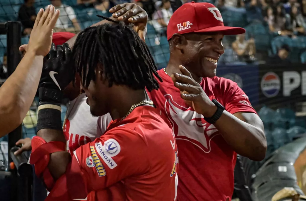 Luisangel Acuña conecta 4 jonrones y rompe récords en la LVBP