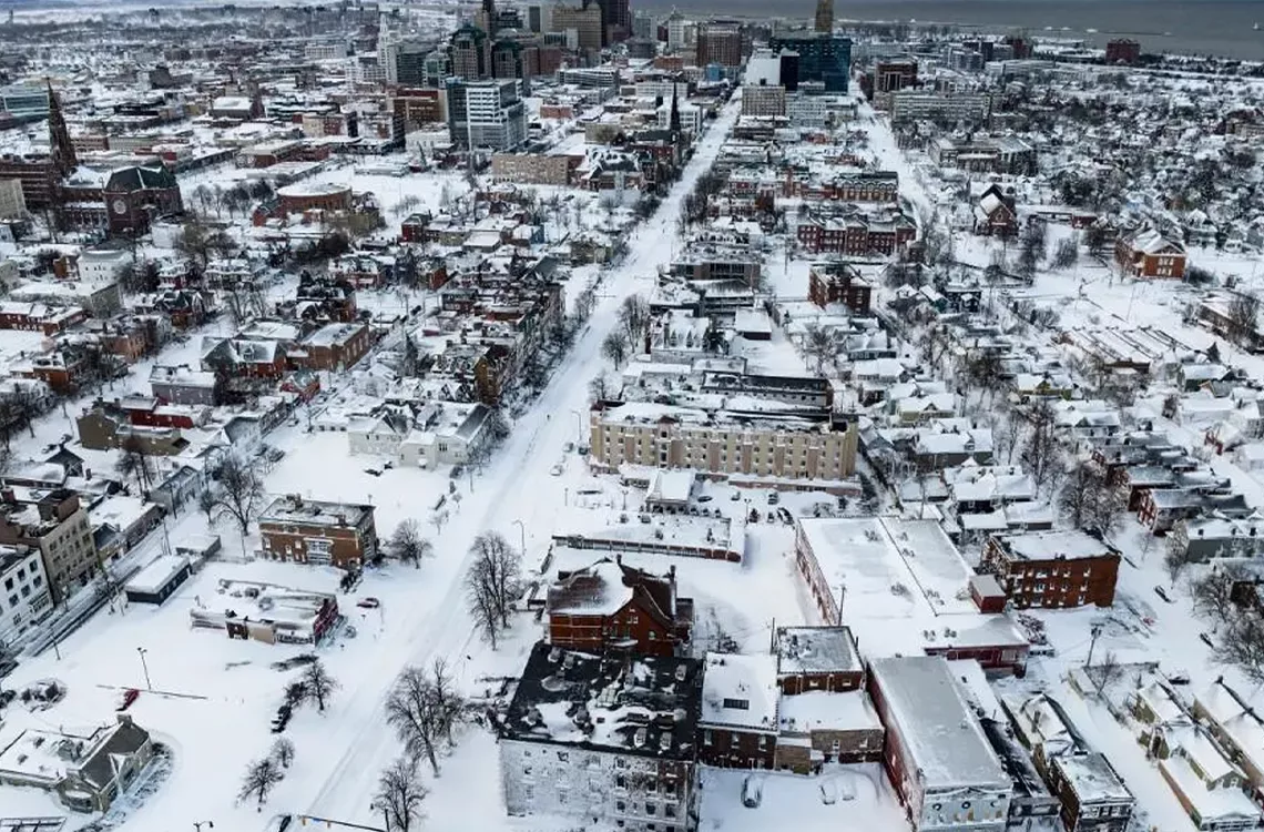 Megatormenta histórica paraliza a EE.UU.: miles de vuelos cancelados y carreteras bloqueadas