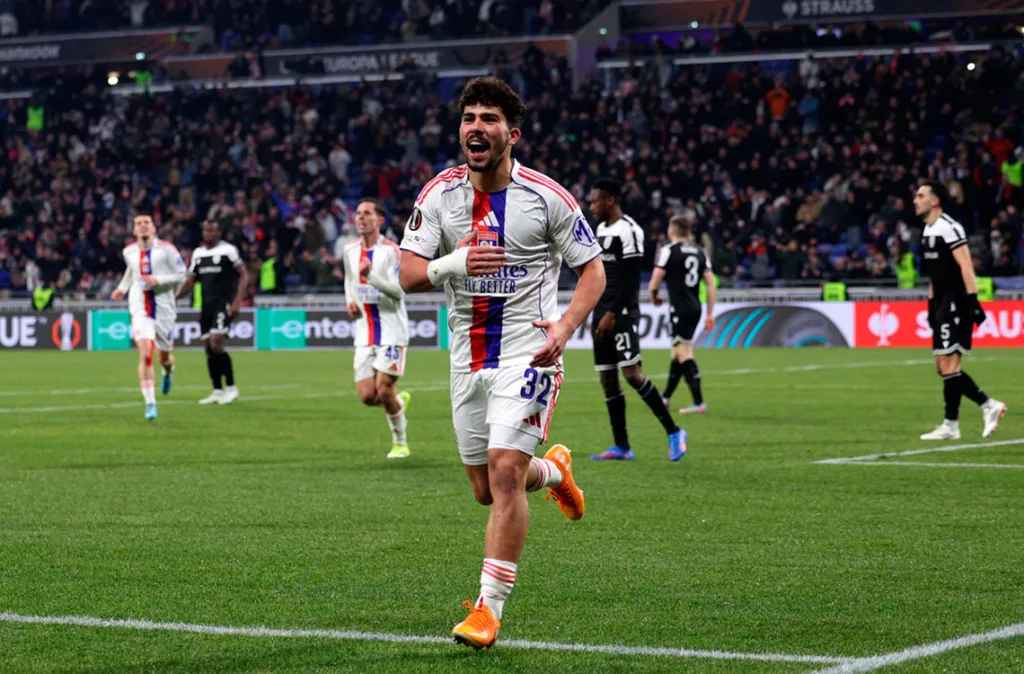 Dos criollos se mantienen en la pelea de la Europa League: Alejandro Gomes y Adrián Palacios