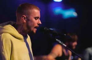 Justin Bieber debutará en el escenario de los Grammy 2026 este domingo 1 de febrero