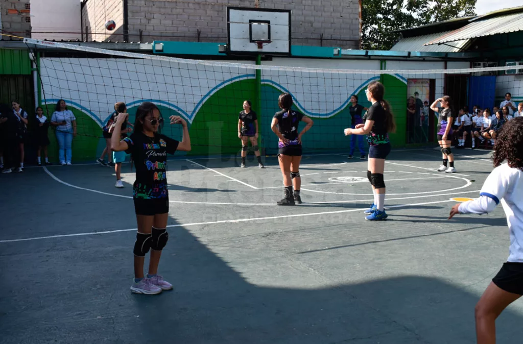 Alumnos compiten en cuatro disciplinas en los juegos intercursos del Colegio San Juan Bosco