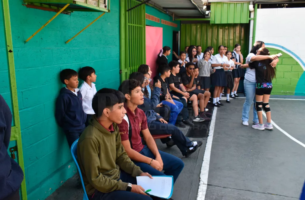 Alumnos compiten en cuatro disciplinas en los juegos intercursos del Colegio San Juan Bosco
