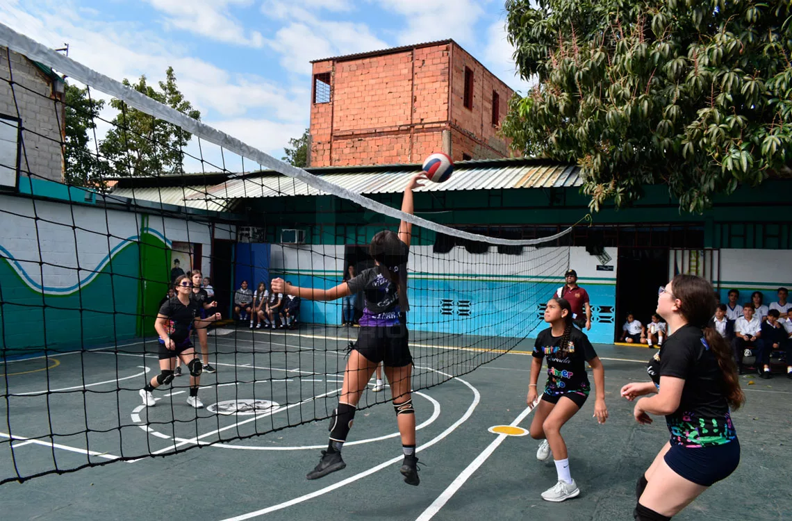 Alumnos compiten en cuatro disciplinas en los juegos intercursos del Colegio San Juan Bosco Alumnos compiten en cuatro disciplinas en los juegos intercursos del Colegio San Juan Bosco