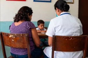 Descuido en el control pediátrico deja a niños vulnerables