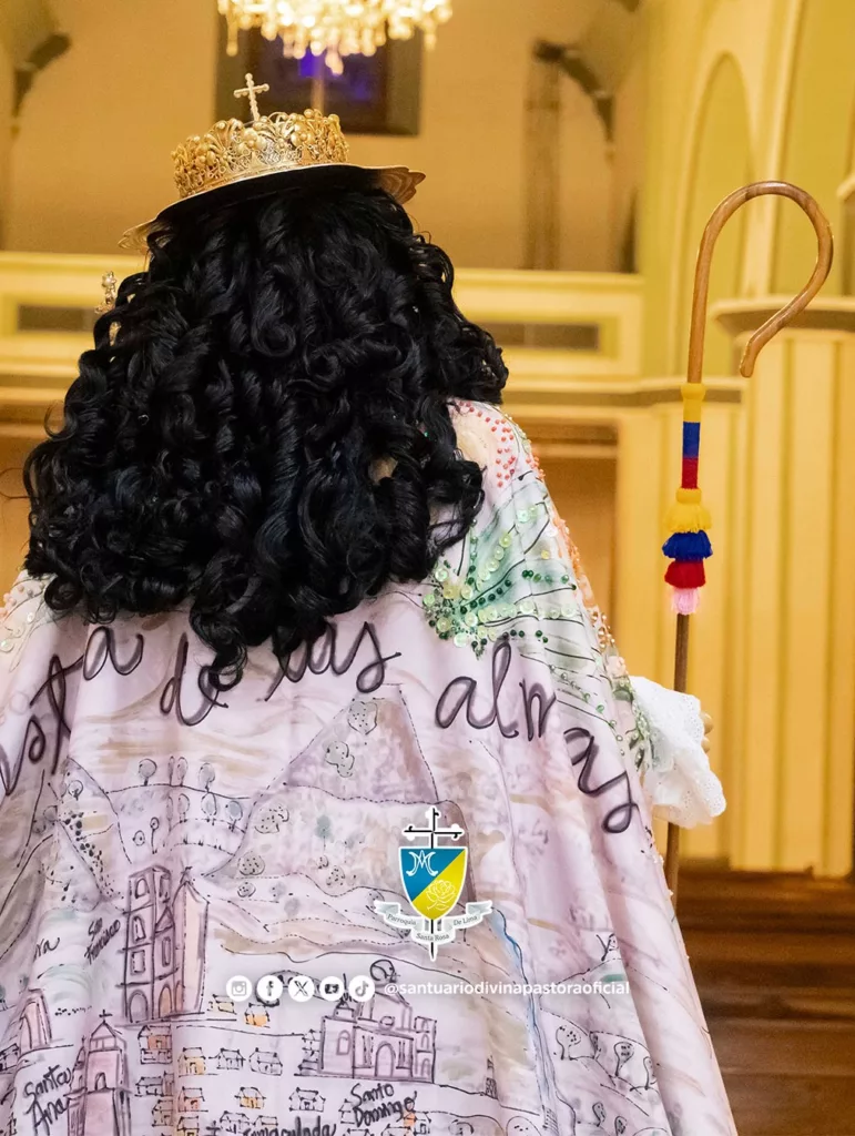 Vestida de historia y de fe: La Divina Pastora ya lleva el traje que la acompañará este 14 de enero