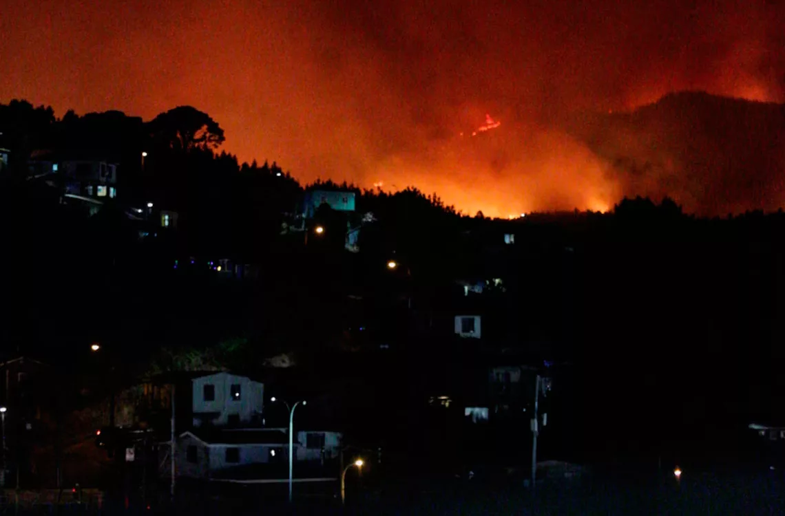 Chile declara estado de catástrofe en el sur ante incendios forestales