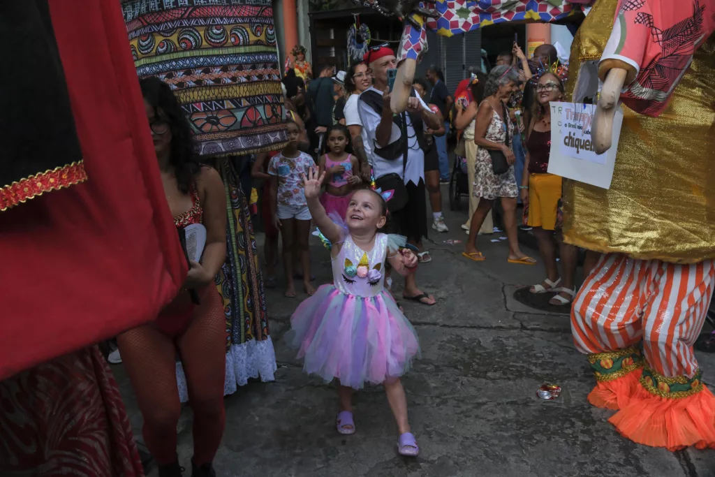 Carnaval de la inclusión: El desfile que une a pacientes y médicos en las calles de Río