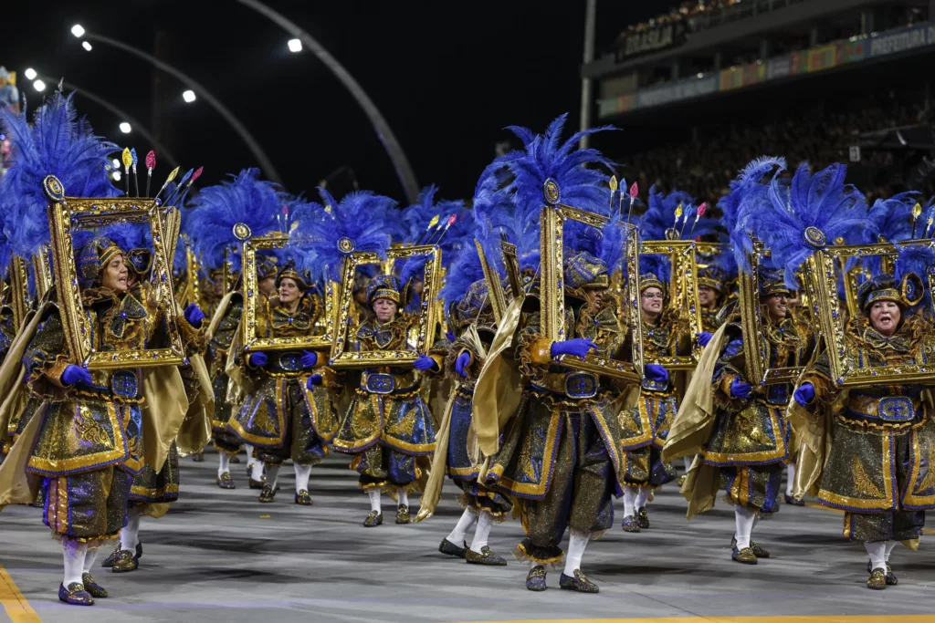 Brasil se paraliza por el Carnaval: Multitudes celebran la mayor fiesta popular del país