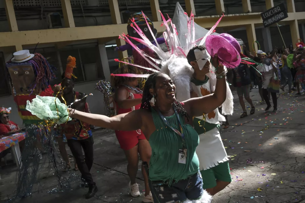 Carnaval de la inclusión: El desfile que une a pacientes y médicos en las calles de Río