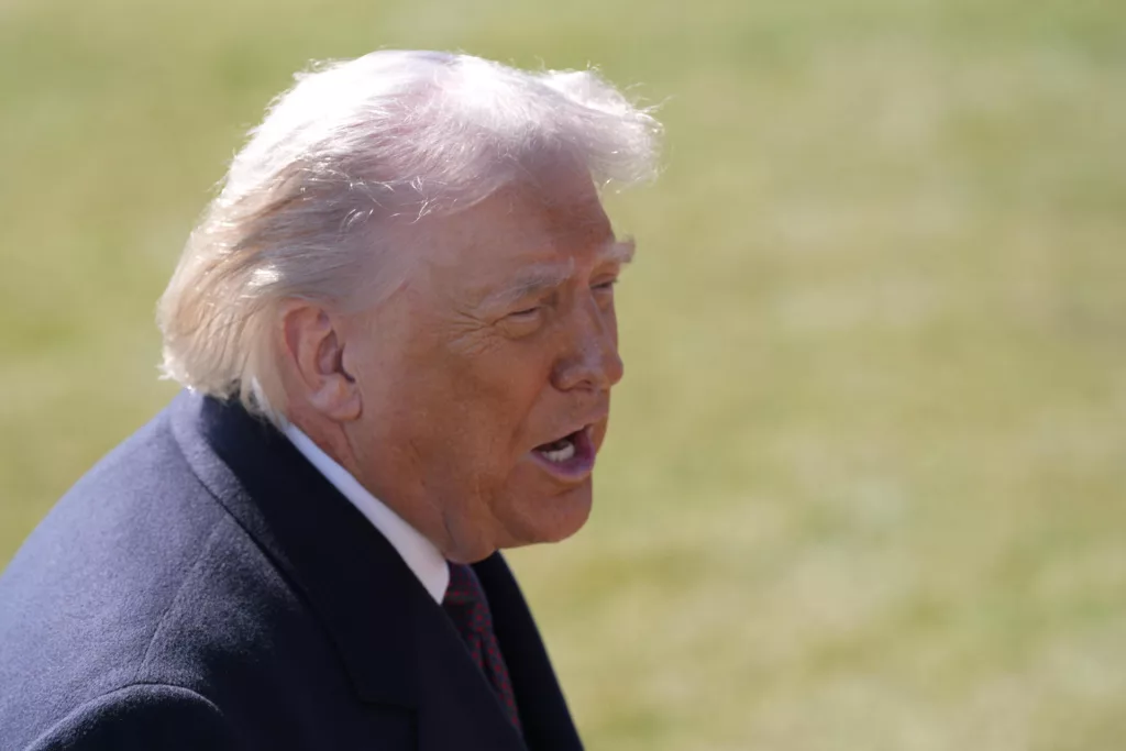 Donald Trump sugiere una "toma amistosa" de Cuba ante la crisis energética en la isla