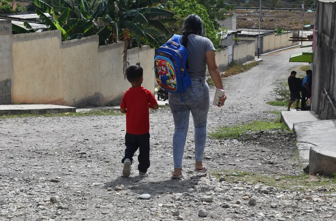 Cloacas y vialidad colapsadas mantienen aislada a la comunidad de El Trompillo