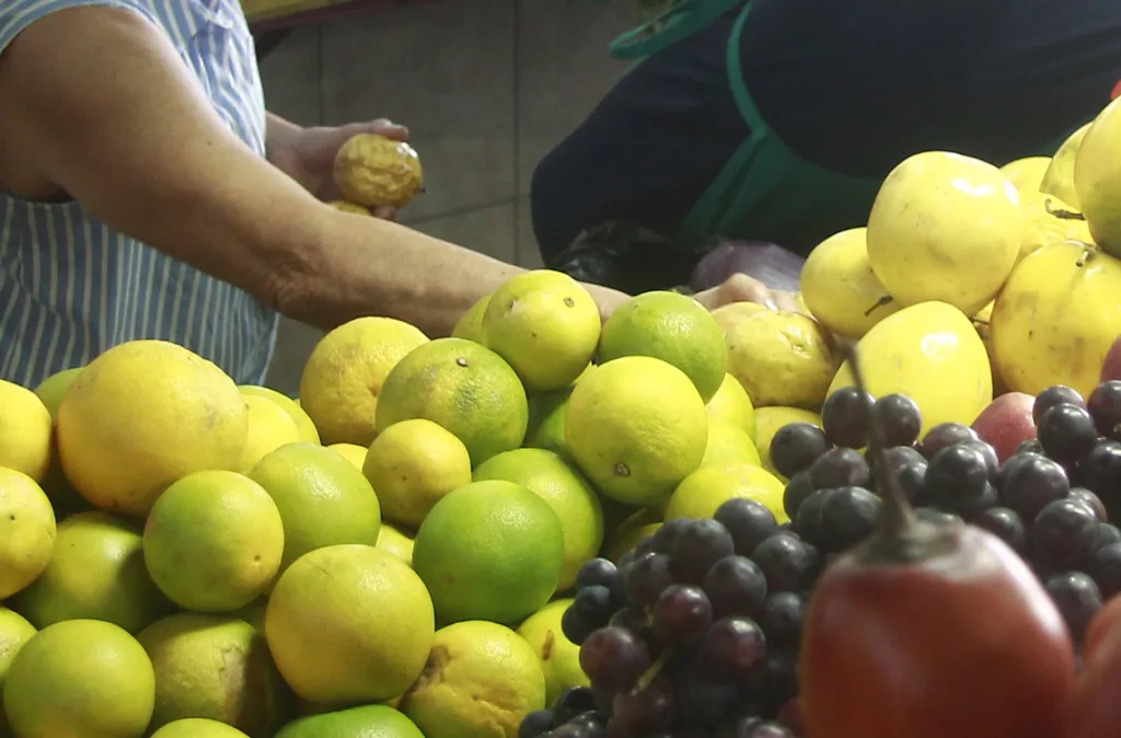 Consumidores priorizan ferias populares para asegurar el sustento