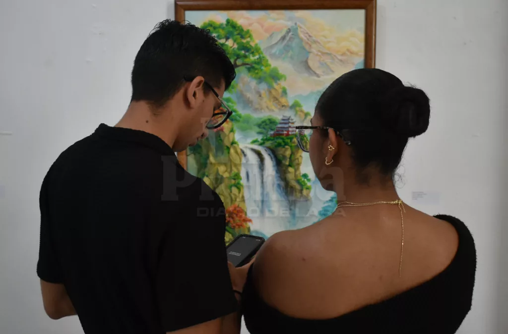 Estudiantes de la UCLA inauguran muestra artística