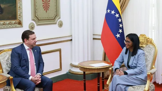 Decly Rodríguez y directivos de Shell evalúan el desarrollo de proyectos gasíferos en el país Decly Rodríguez y directivos de Shell evalúan el desarrollo de proyectos gasíferos en el país