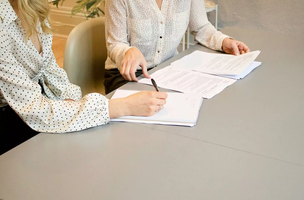 Derecho civil y mercantil tienen más riesgo de intrusismo