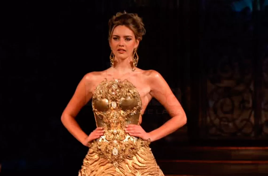 Clara Vegas Goetz brilla en su debut de la Semana de la Moda de Nueva York Clara Vegas Goetz brilla en su debut de la Semana de la Moda de Nueva York