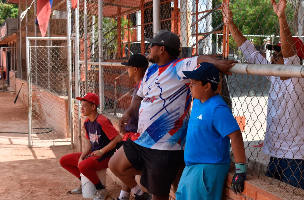 Niños venezolanos de entre 10, 11 y 12 años son firmados por equipos de la MLB