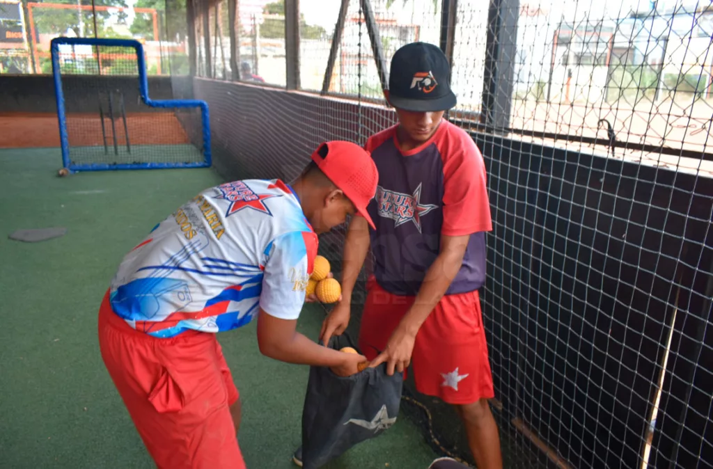 Niños venezolanos de entre 10, 11 y 12 años son firmados por equipos de la MLB