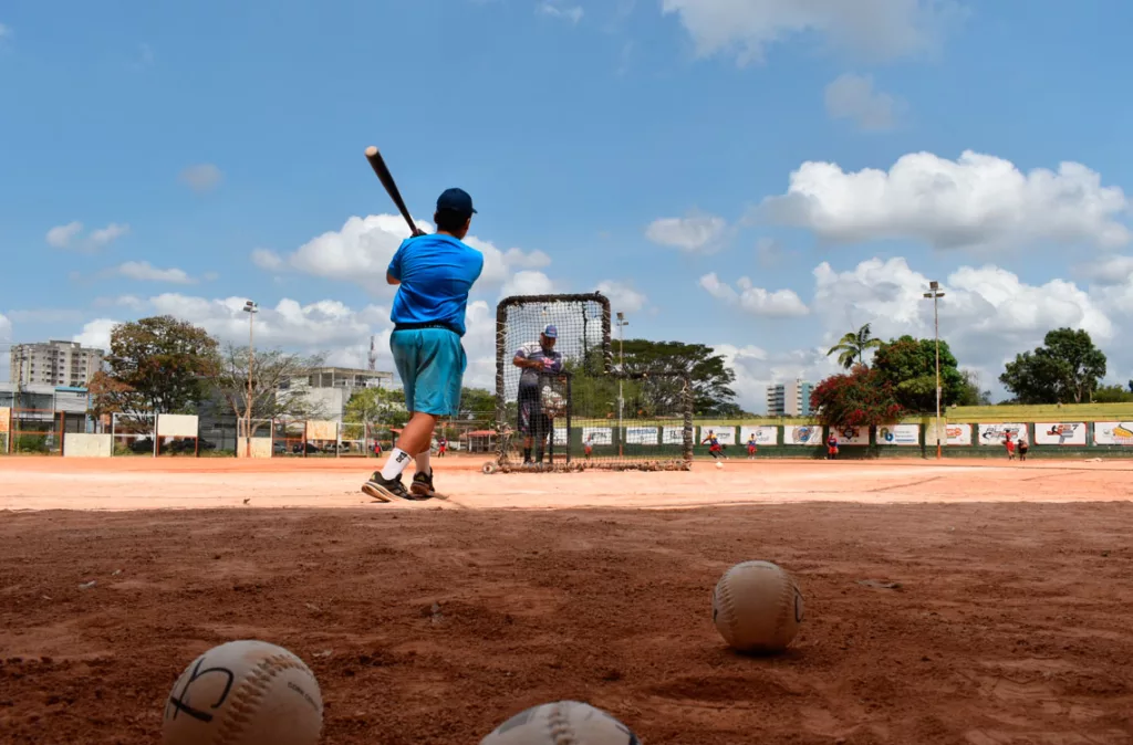 Niños venezolanos de entre 10, 11 y 12 años son firmados por equipos de la MLB