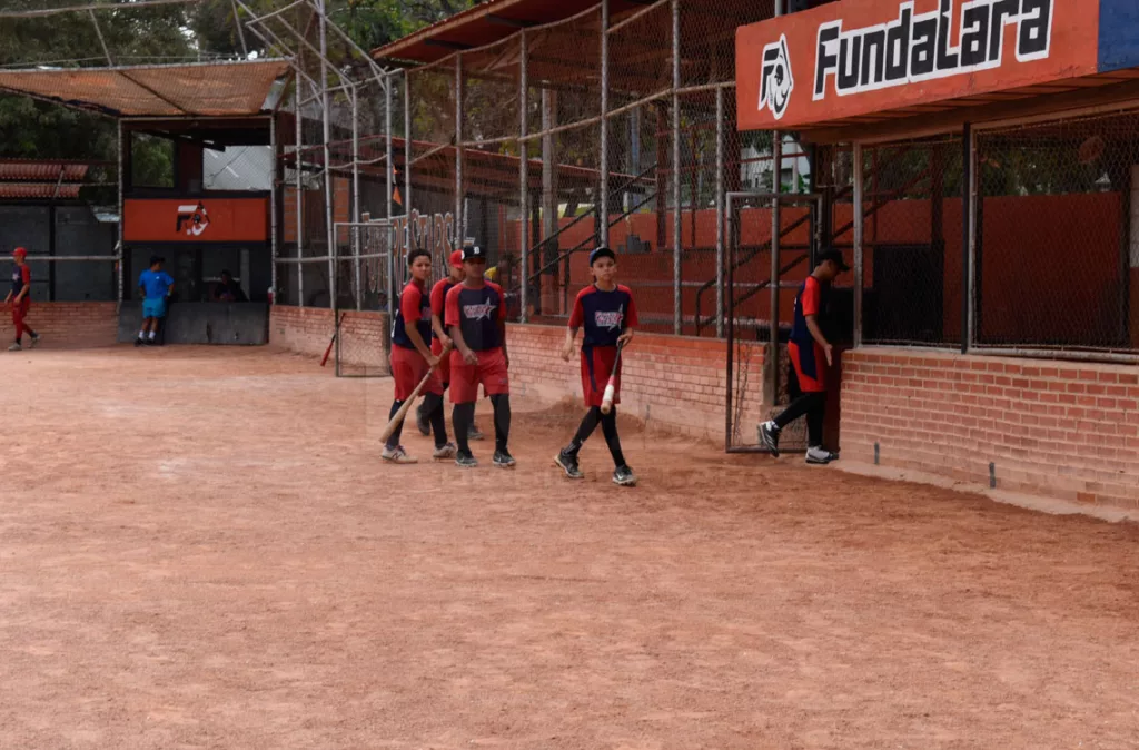 Niños venezolanos de entre 10, 11 y 12 años son firmados por equipos de la MLB