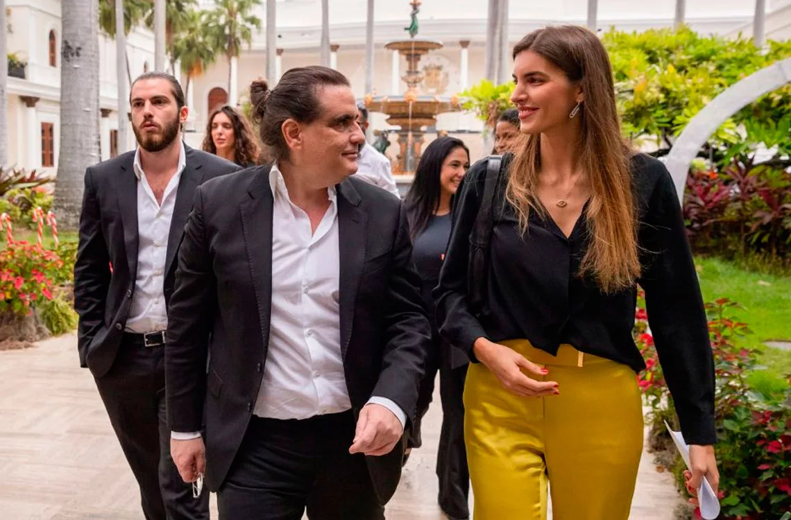 Delcy Rodríguez anuncia cambios en la Cancillería: Camilla Fabri, esposa de Álex Saab, es destituida