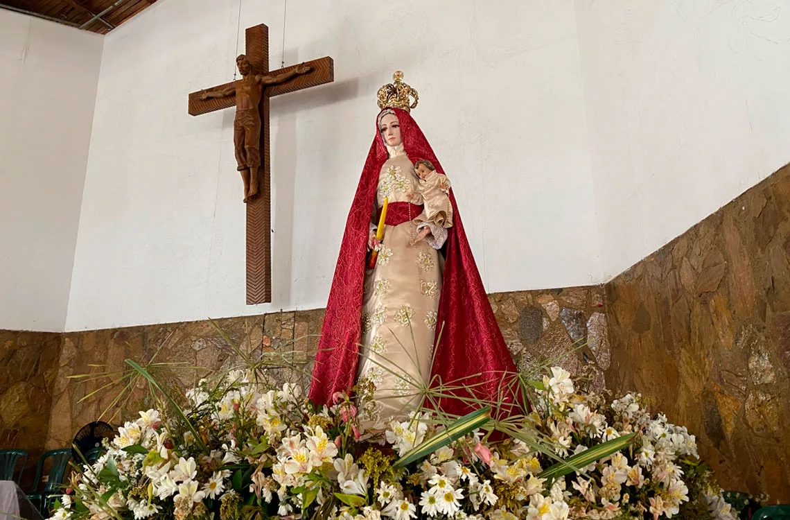 Cerritos Blancos recibe en procesión a la Virgen de La Candelaria