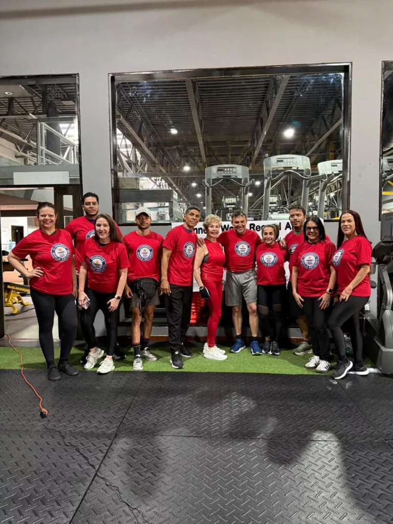 Odontóloga venezolana de 86 años rompe récord de plancha abdominal